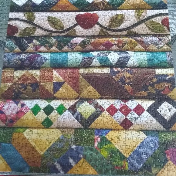Grandma's Quilts, 1,000 piece puzzle by Cobble Hill - Picture 4 of 7